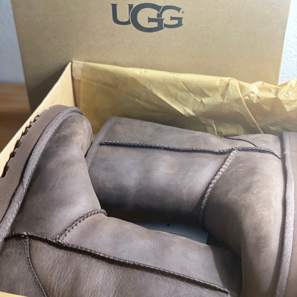 Women’s Classic Short Leather Boot - Never Worn